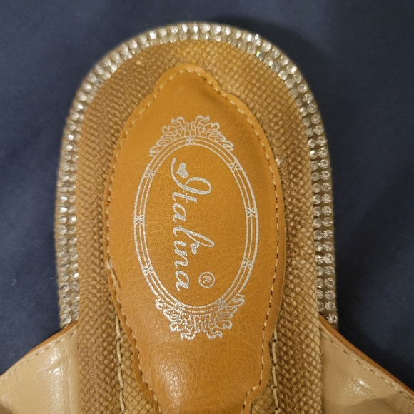 Italina Thong Sandals Womens Brown Rhinestone Slip On Cushioned Size 8 - Picture 3 of 6